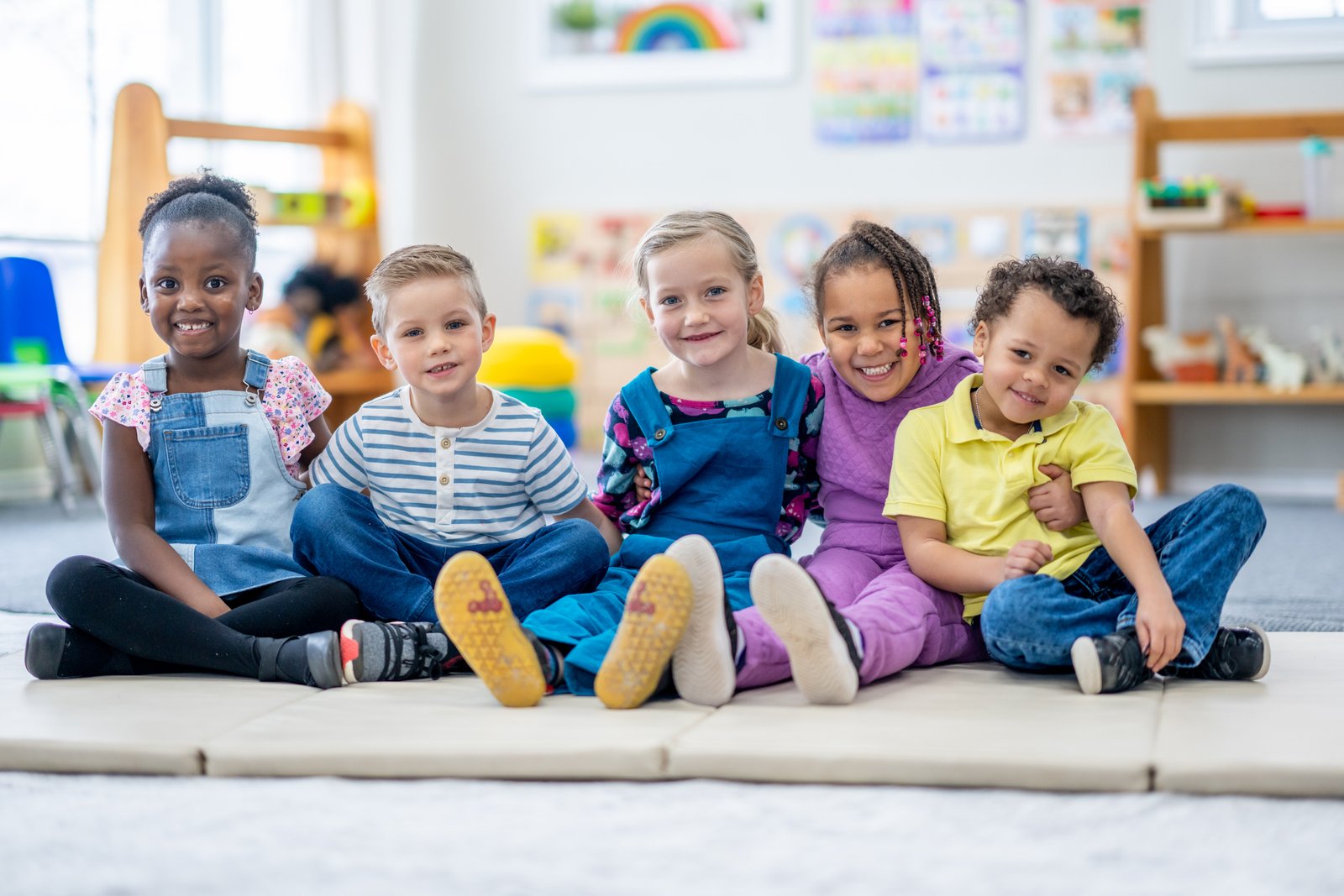 Preschoolers socializing and adjusting during the first month of preschool